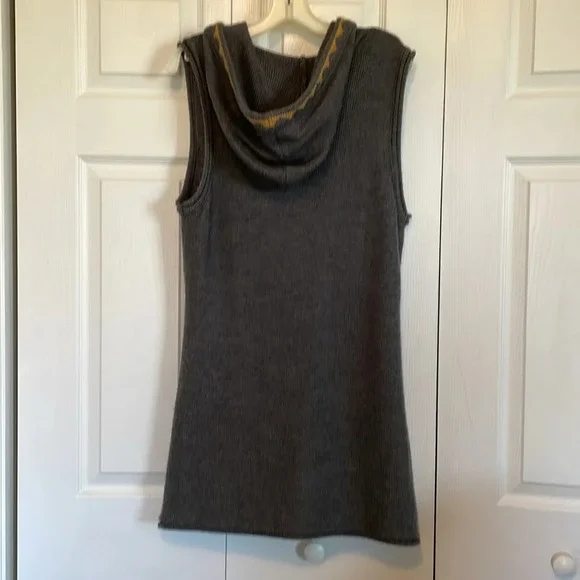 Sweater vest sz large (runs small) heather gray with mustard zag detail. Hooded - Picture 4 of 8
